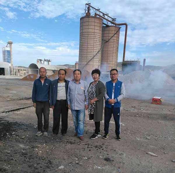 公司杜工、賀工出席烏蘭察布客戶600噸活性石灰回轉(zhuǎn)窯奠基儀式